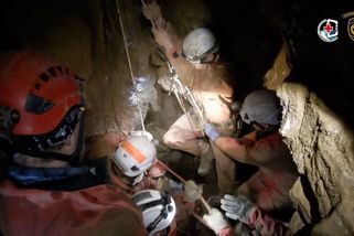 Speleologové pobytem ve Svážné studni neporušili předpisy. Hasiči zveřejnili akční video ze záchrany - Novinky